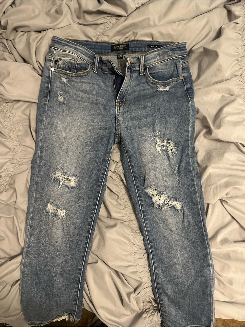 Judy Blue Light Wash Distressed Boyfriend Capris